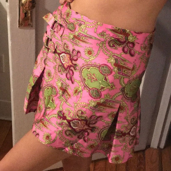 Alice & Trixie Dresses & Skirts - Silk buckled pleated mini skirt